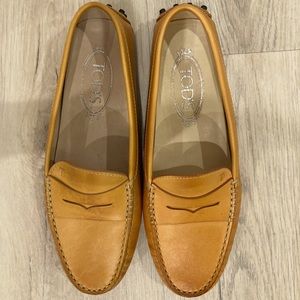 Tod’s driving loafer